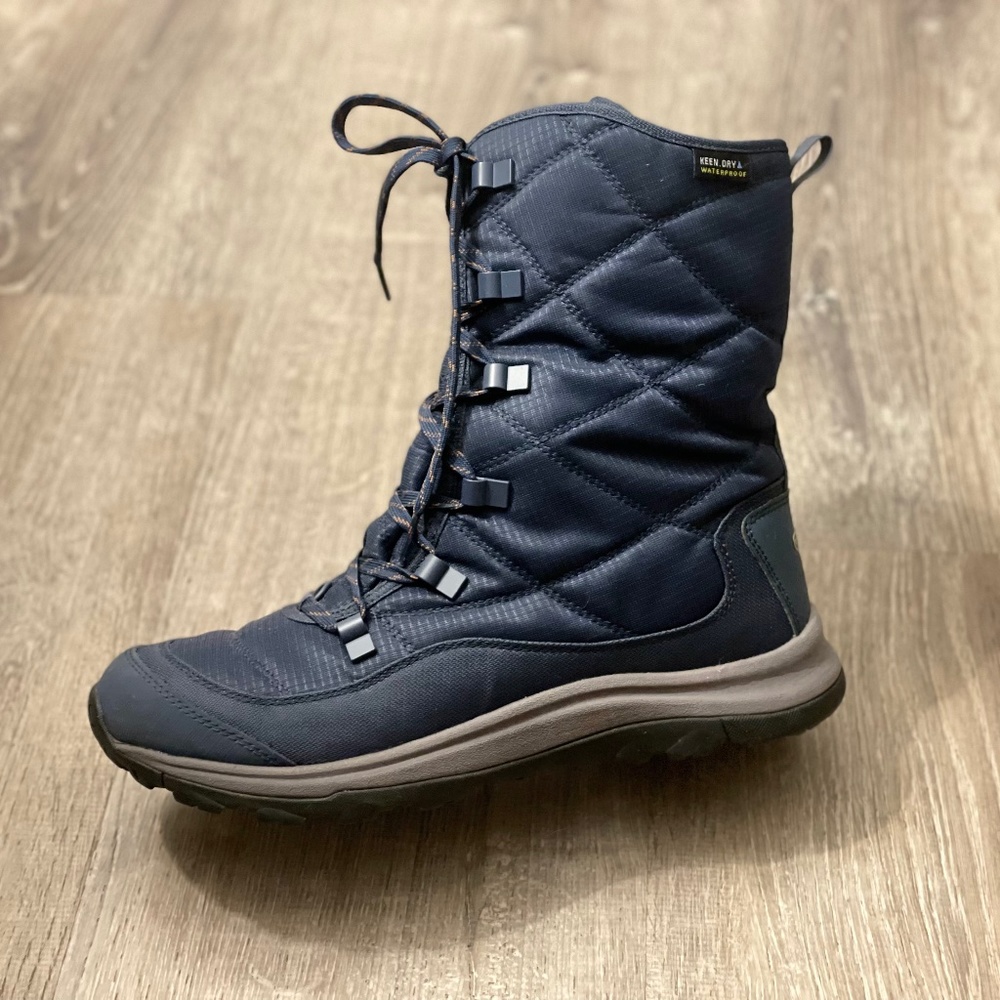 Women’s hiking (snow) boots